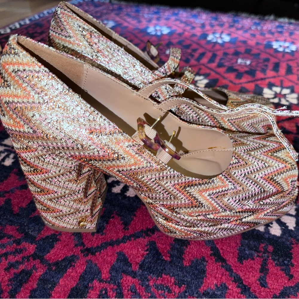 Size 9 heels. Circus NY